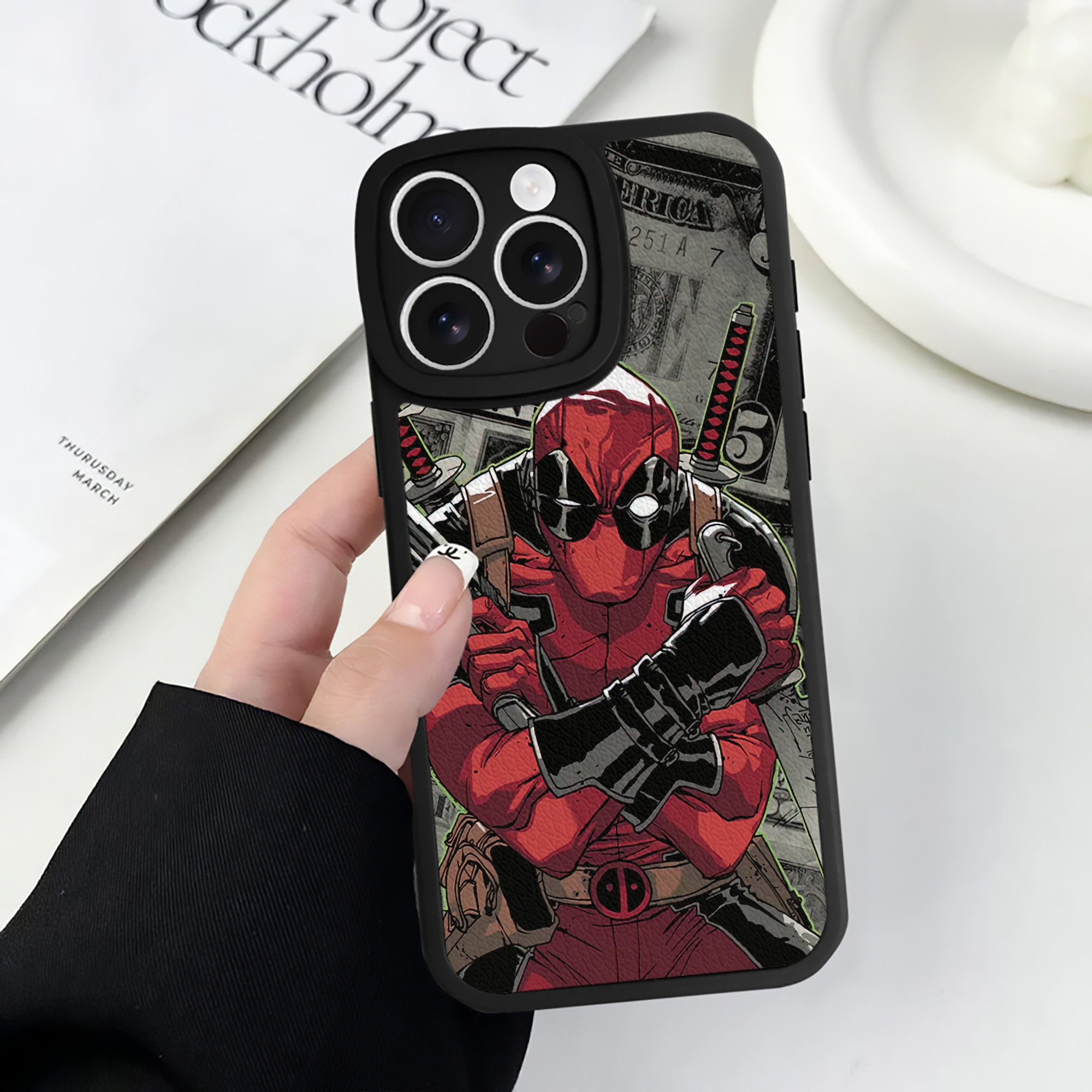 （画像用） Deadpool デッドプール 【iPhone 16シリーズ対応】シリコンスマホケース（レザー調） 材質：シリコン